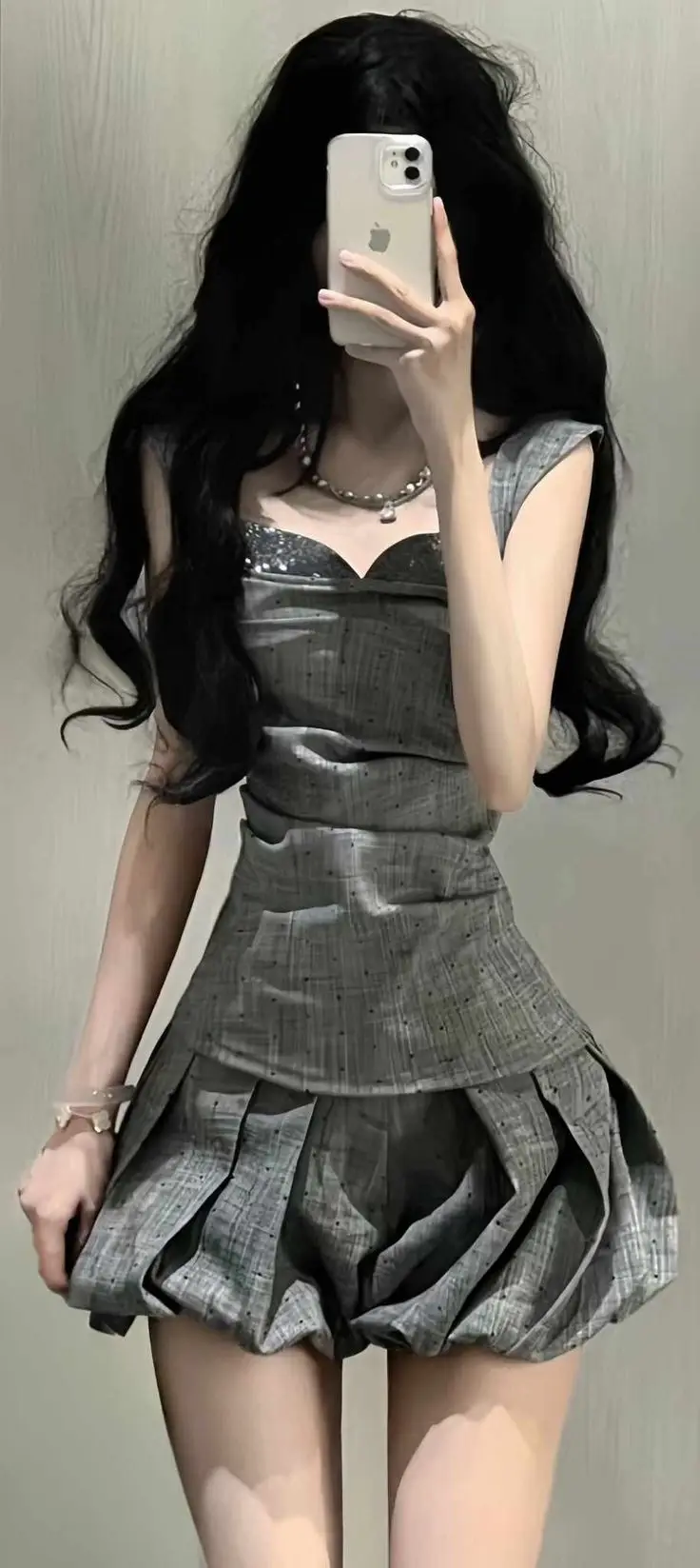 Gái Xinh Mặc Váy Ngắn Đen - Tỏa Sáng Với Phong Cách Nữ Tính 35