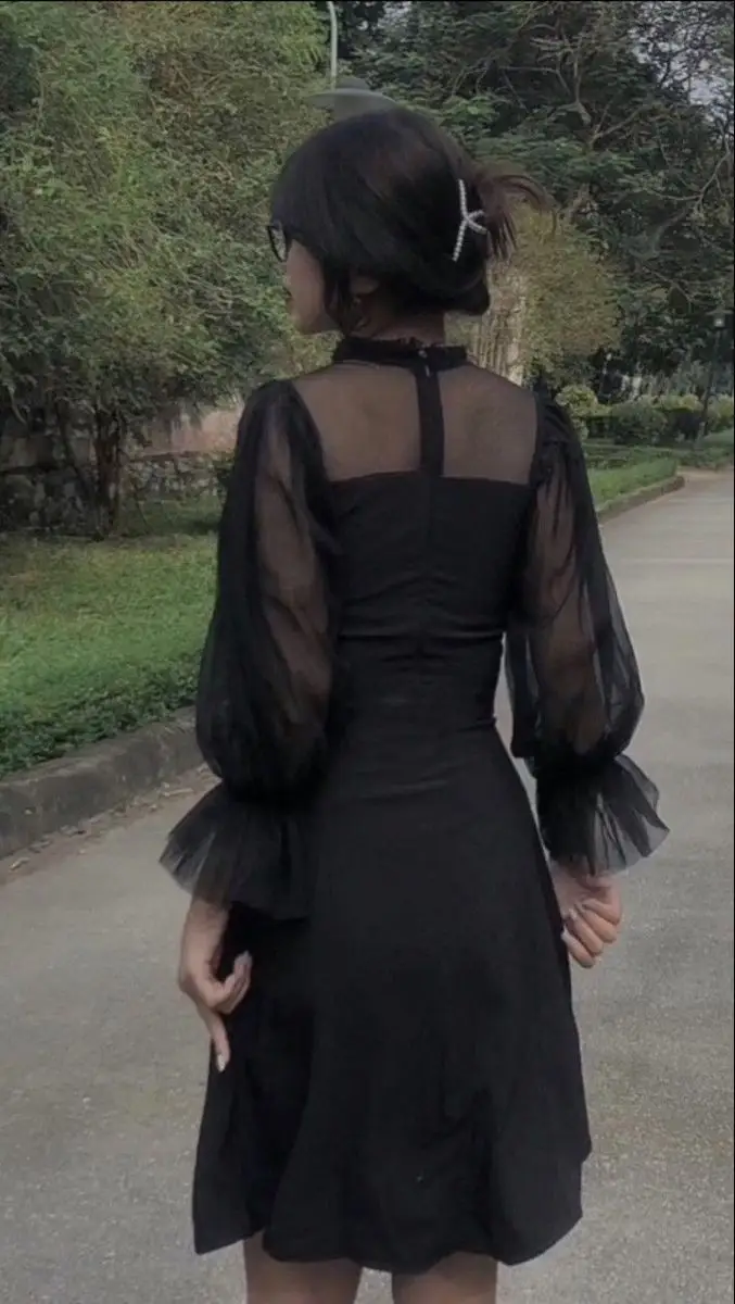 Gái Xinh Mặc Váy Ngắn Đen - Tỏa Sáng Với Phong Cách Nữ Tính 43