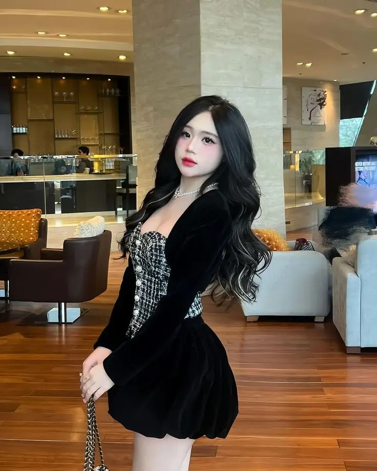 Gái Xinh Mặc Váy Ngắn Đen - Tỏa Sáng Với Phong Cách Nữ Tính 48