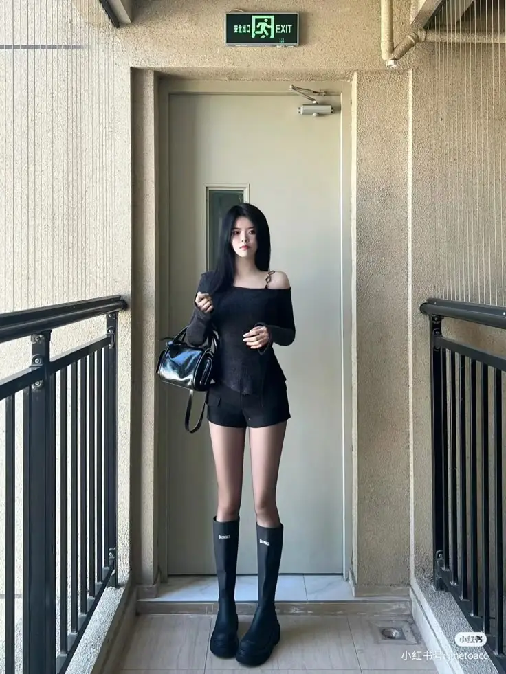 Gái Xinh Mặc Váy Ngắn Đen - Tỏa Sáng Với Phong Cách Nữ Tính 49