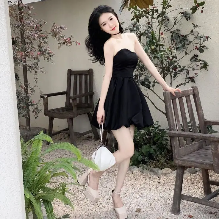 Gái Xinh Mặc Váy Ngắn Đen - Tỏa Sáng Với Phong Cách Nữ Tính 54