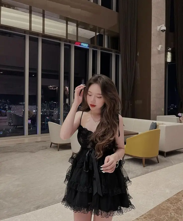 Gái Xinh Mặc Váy Ngắn Đen - Tỏa Sáng Với Phong Cách Nữ Tính 57