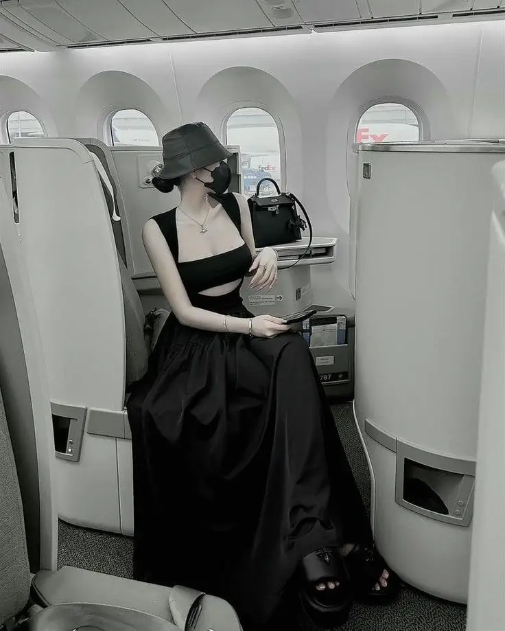 Gái Xinh Mặc Váy Ngắn Đen - Tỏa Sáng Với Phong Cách Nữ Tính 59