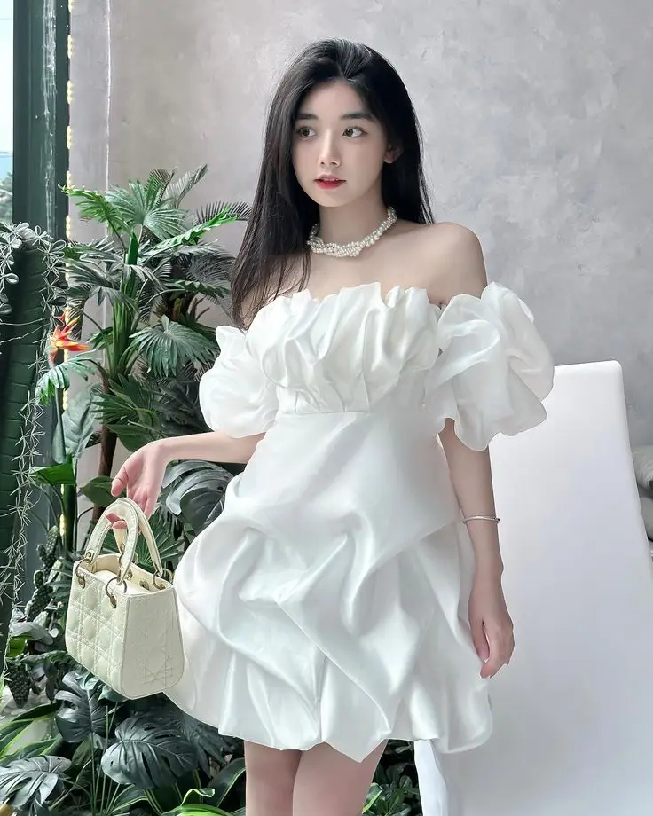 Gái xinh Trung Quốc mặc váy ngắn: Xu hướng thời trang cực chất 24