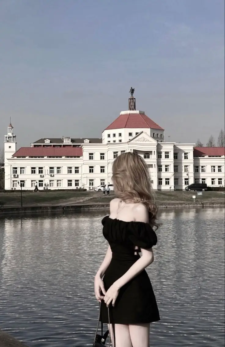 Gái xinh Trung Quốc mặc váy ngắn: Xu hướng thời trang cực chất 50