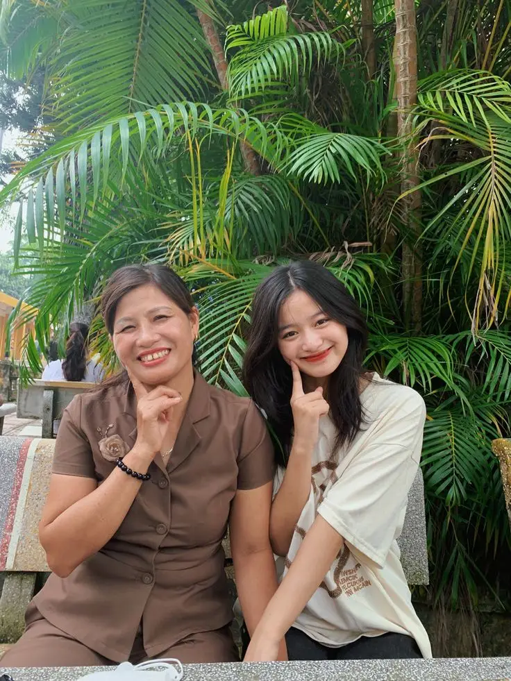 Hình ảnh cha và con gái hạnh phúc 30