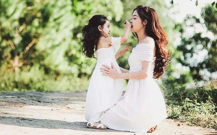 Hình ảnh cha và con gái hạnh phúc 44