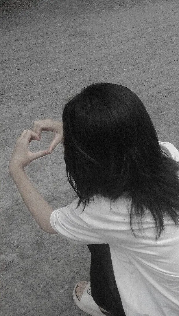 Hình Ảnh Cô Gái Cầm Hoa Che Mặt Nghệ Thuật 13