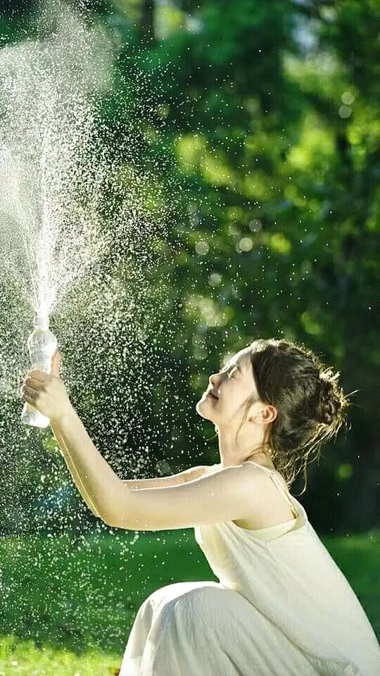 Hình Ảnh Cô Gái Cầm Hoa Che Mặt Nghệ Thuật 14