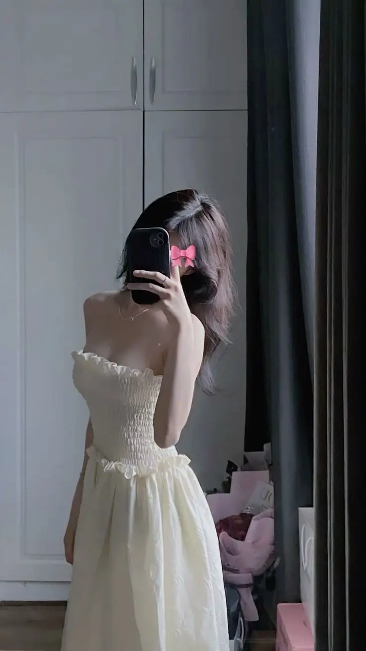 Hình Ảnh Cô Gái Cầm Hoa Che Mặt Nghệ Thuật 19