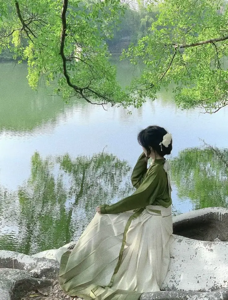 Hình Ảnh Cô Gái Cầm Hoa Che Mặt Nghệ Thuật 20