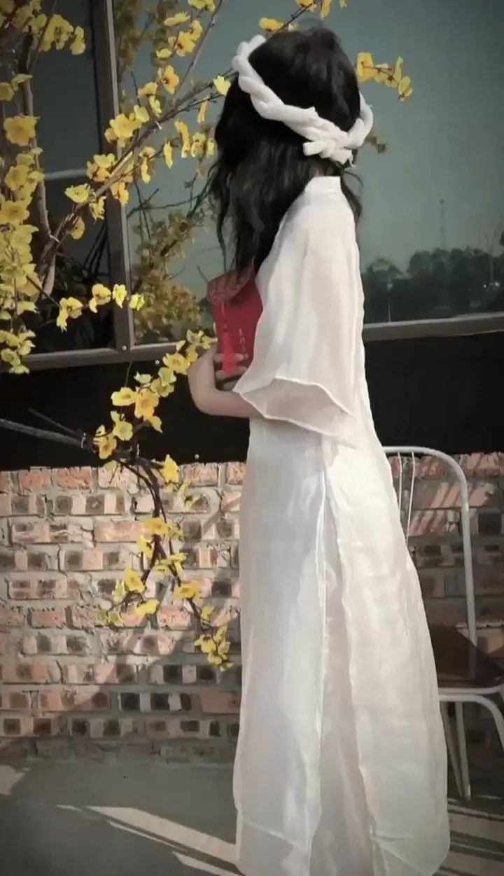 Hình Ảnh Cô Gái Cầm Hoa Che Mặt Nghệ Thuật 27