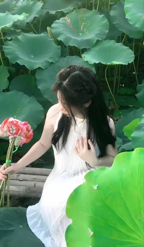 Hình Ảnh Cô Gái Cầm Hoa Che Mặt Nghệ Thuật 28