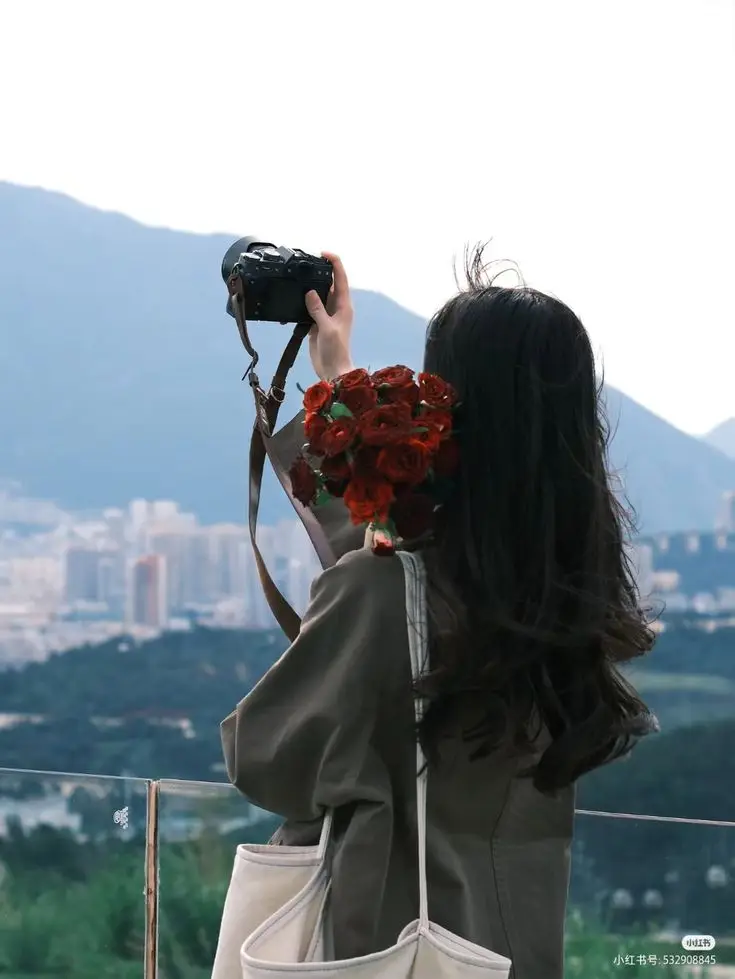 Hình Ảnh Cô Gái Cầm Hoa Che Mặt Nghệ Thuật 34