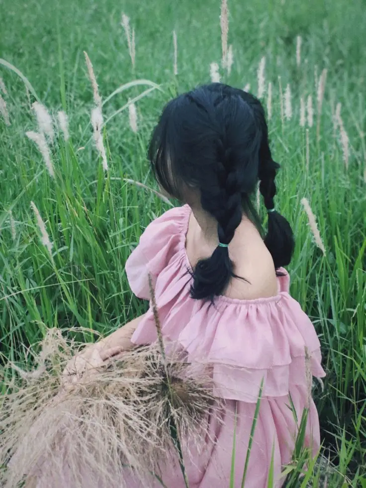 Hình Ảnh Cô Gái Cầm Hoa Che Mặt Nghệ Thuật 46