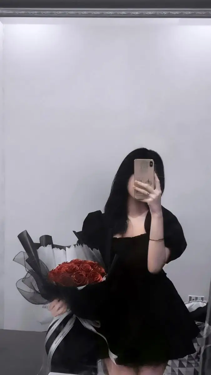 Hình Ảnh Cô Gái Cầm Hoa Che Mặt Nghệ Thuật 52