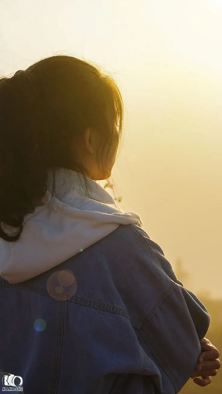 Ảnh Cô Gái Quay Lưng Đẹp: BST Hình Ảnh Cuốn Hút 10