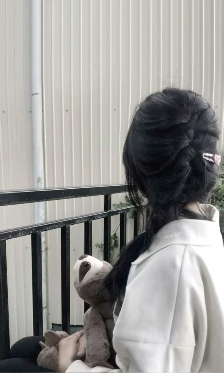 Hình Ảnh Con Gái Cute Che Mặt - Sự Dễ Thương Đến Từng Chi Tiết 12