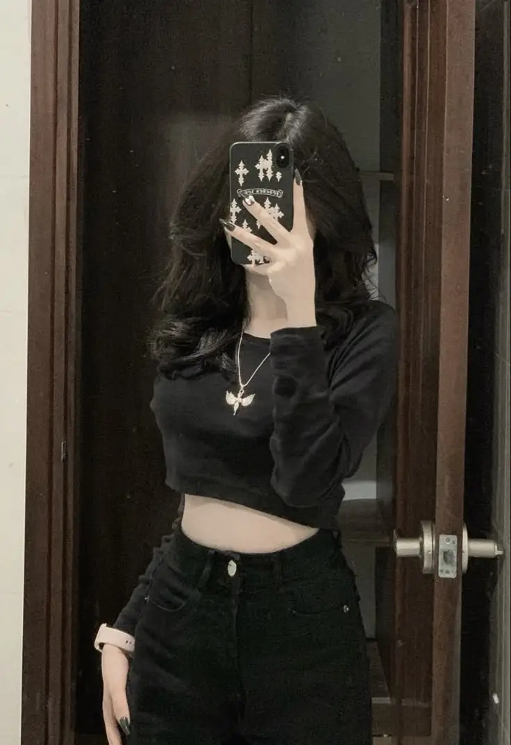 Hình Ảnh Con Gái Cute Che Mặt - Sự Dễ Thương Đến Từng Chi Tiết 31