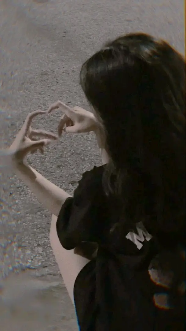 Hình Ảnh Con Gái Cute Che Mặt - Sự Dễ Thương Đến Từng Chi Tiết 51