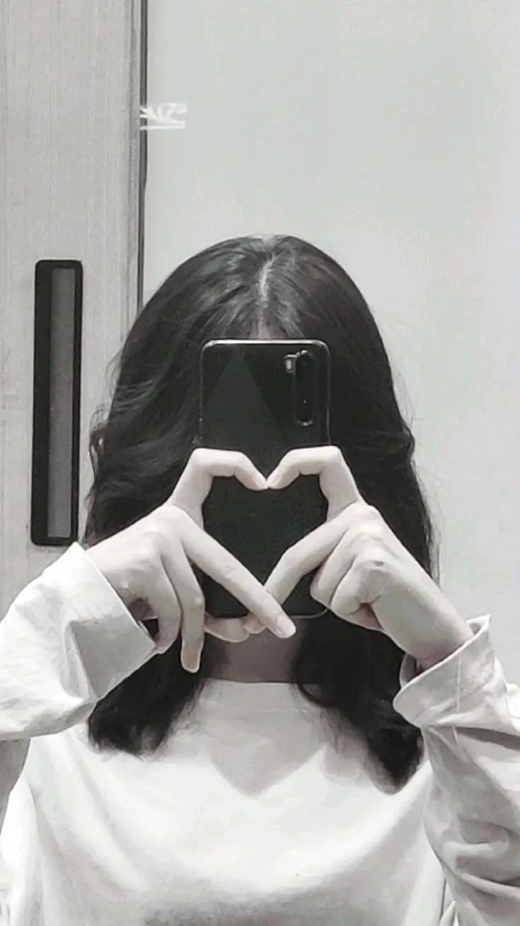 Hình Ảnh Con Gái Cute Che Mặt - Sự Dễ Thương Đến Từng Chi Tiết 57