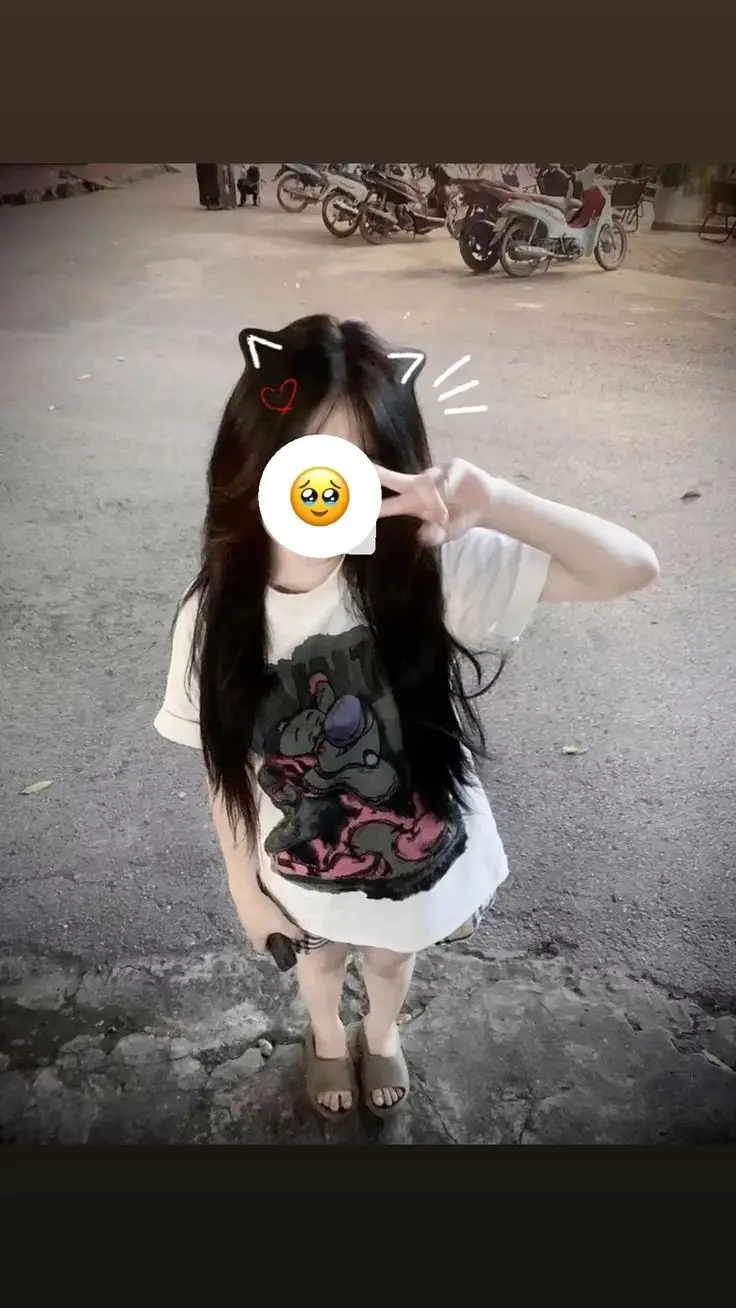 Hình ảnh con gái cute dễ thương che mặt - Tuyển tập hình ảnh đáng yêu 7