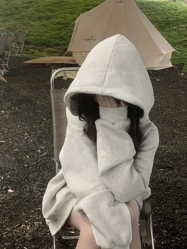 Hình ảnh con gái cute dễ thương che mặt - Tuyển tập hình ảnh đáng yêu 8