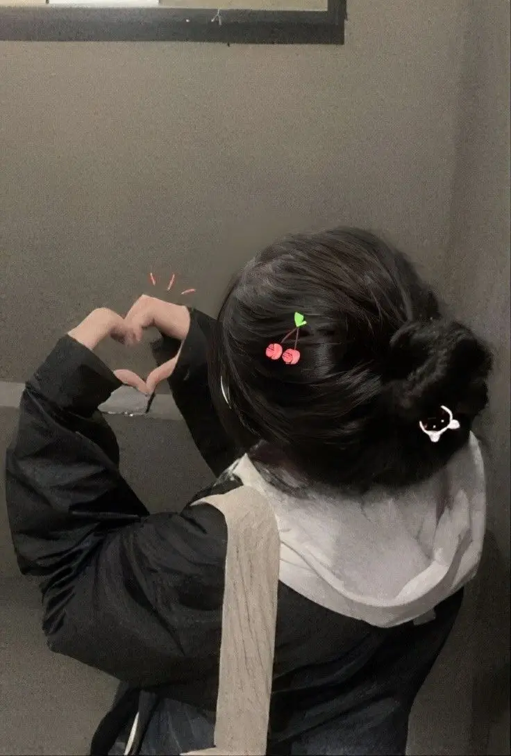 Hình ảnh con gái cute dễ thương che mặt - Tuyển tập hình ảnh đáng yêu 15