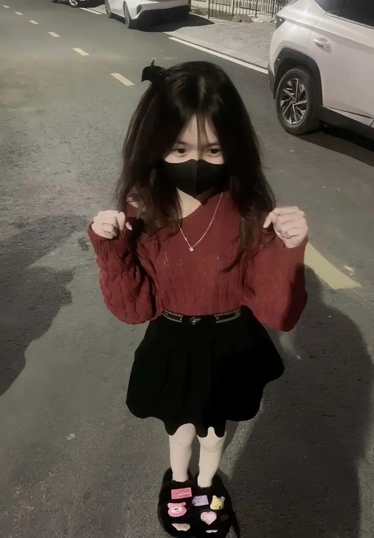 Hình ảnh con gái cute dễ thương che mặt - Tuyển tập hình ảnh đáng yêu 21