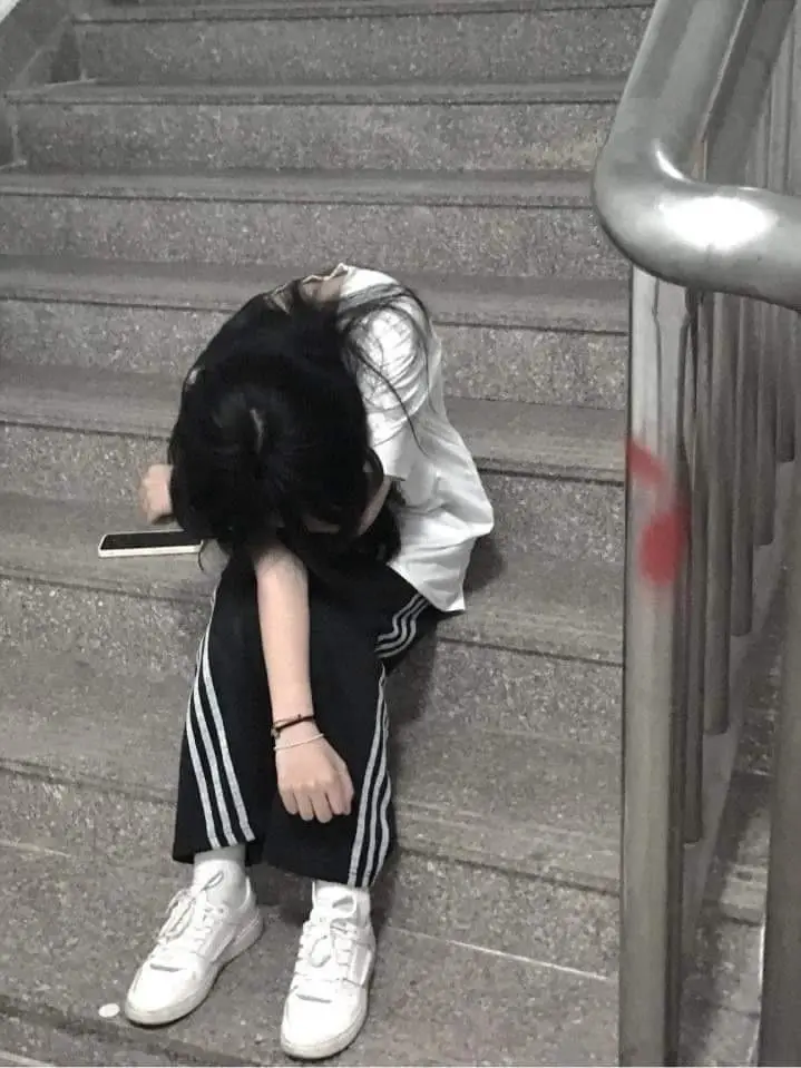 Hình ảnh con gái cute dễ thương che mặt - Tuyển tập hình ảnh đáng yêu 31