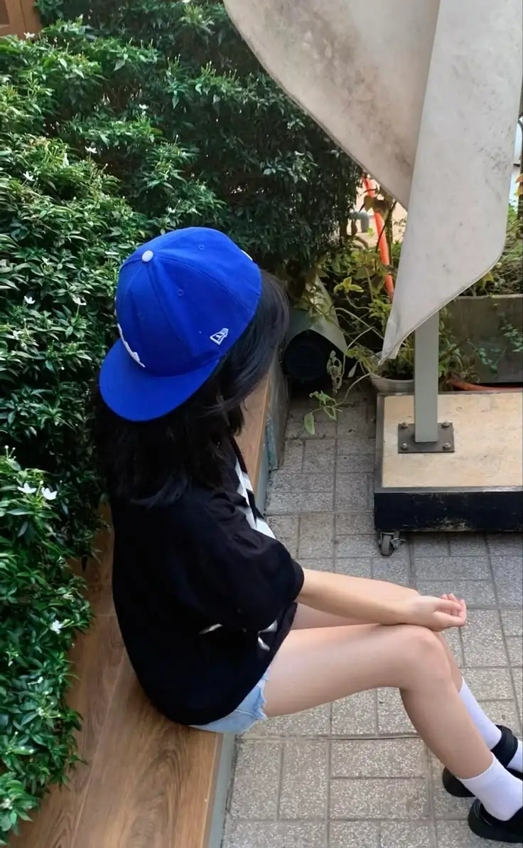 Hình ảnh con gái cute dễ thương che mặt - Tuyển tập hình ảnh đáng yêu 33