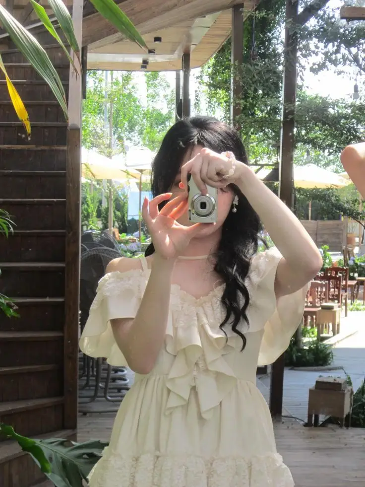 Hình ảnh con gái cute dễ thương che mặt - Tuyển tập hình ảnh đáng yêu 34