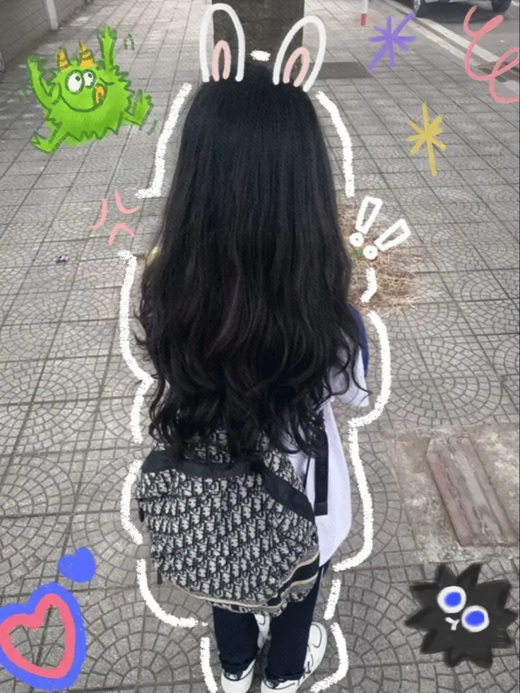 Hình ảnh con gái cute dễ thương che mặt - Tuyển tập hình ảnh đáng yêu 40