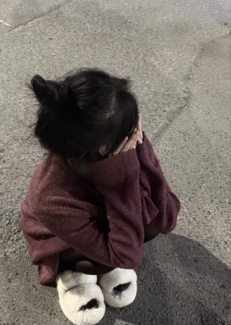 Hình ảnh con gái cute dễ thương che mặt - Tuyển tập hình ảnh đáng yêu 43