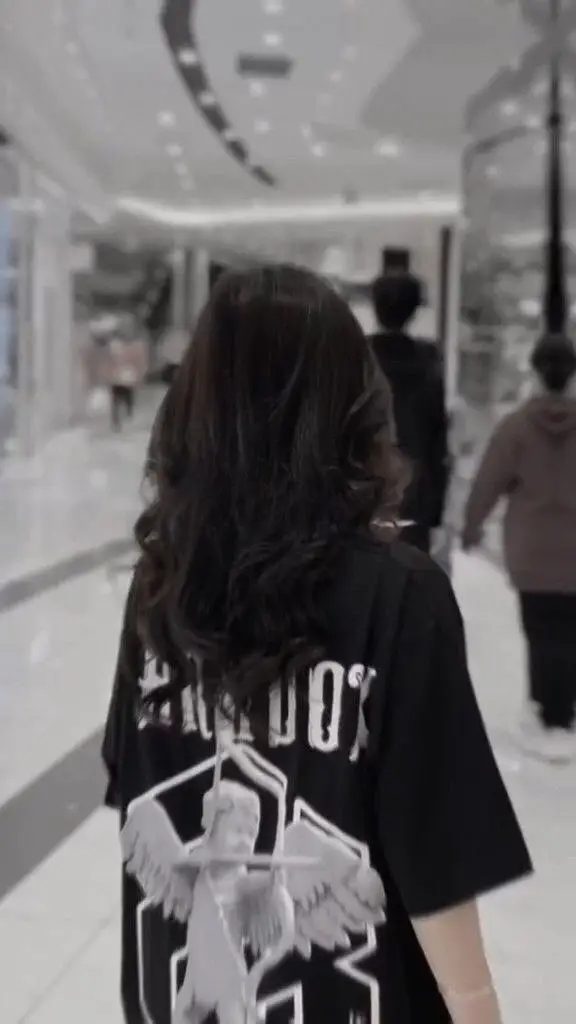 Hình ảnh con gái ngầu che mặt - Sự bí ẩn trong từng khung hình 40