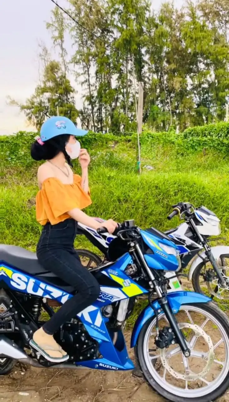 Hình Ảnh Gái Ngồi Xe Độ - Sự Kết Hợp Giữa Sắc Đẹp Và Hiện Đại 26