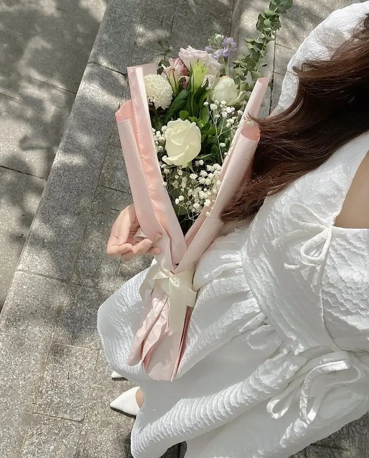 Hình ảnh sau lưng cô gái đầy ý nghĩa 4