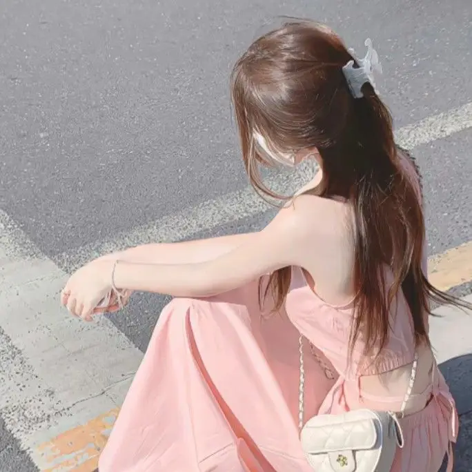 Hình ảnh sau lưng cô gái đầy ý nghĩa 21