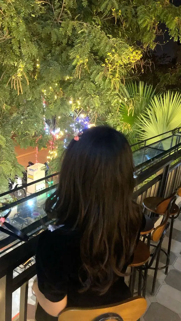 Hình ảnh sau lưng cô gái đầy ý nghĩa 39