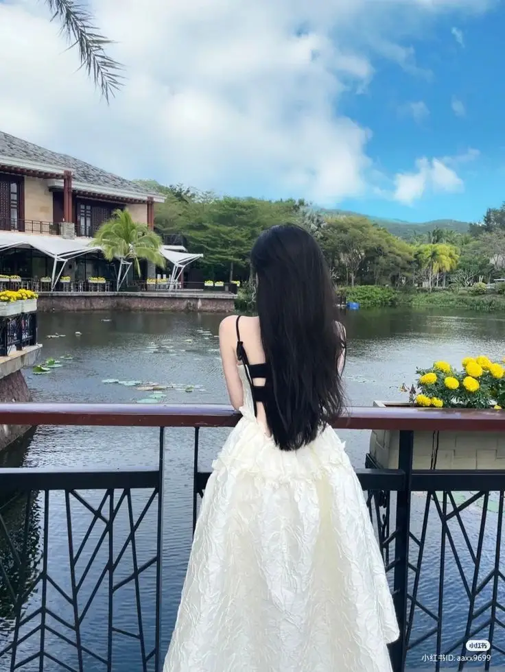 Hình ảnh sau lưng cô gái đầy ý nghĩa 46