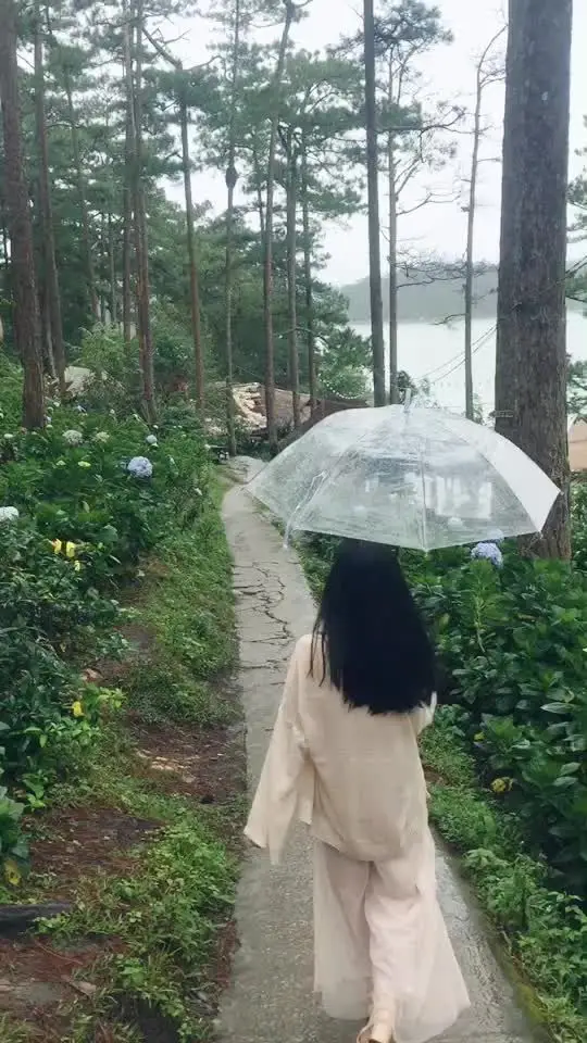 Hình ảnh sau lưng cô gái đầy ý nghĩa 54