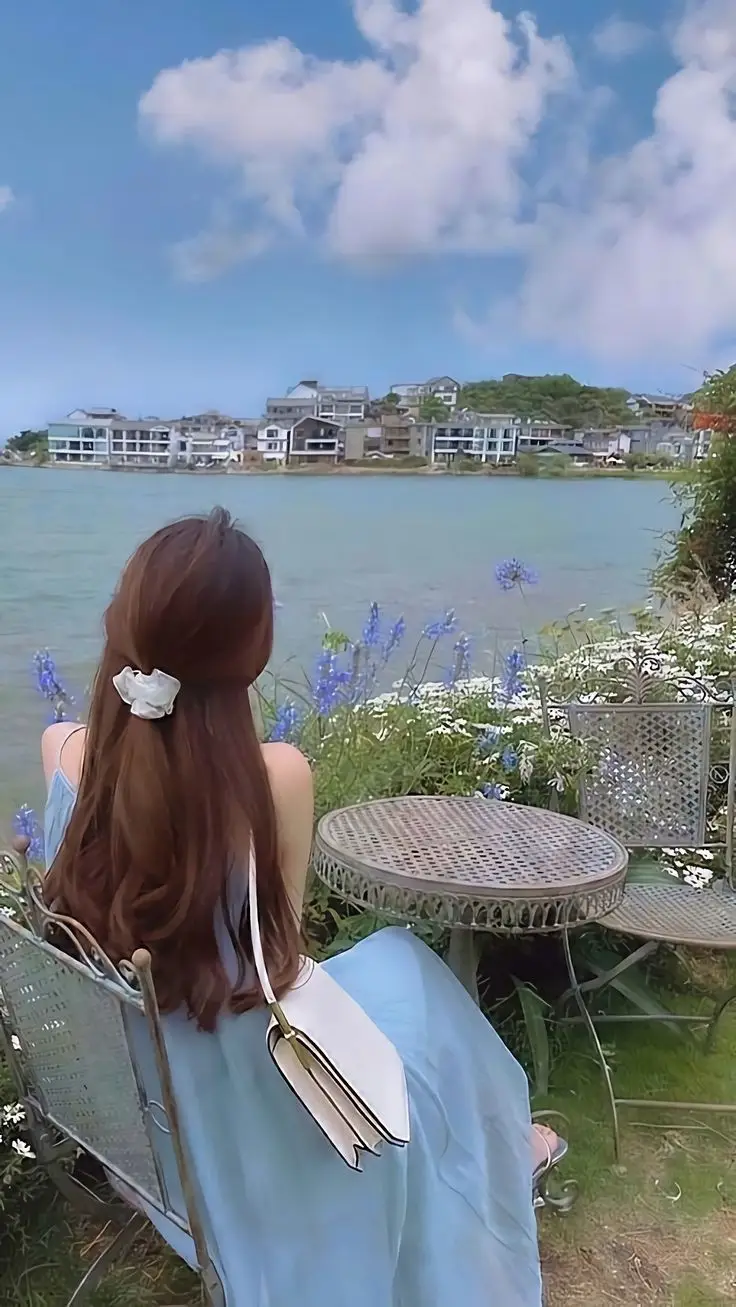 Hình ảnh sau lưng cô gái đầy ý nghĩa 59