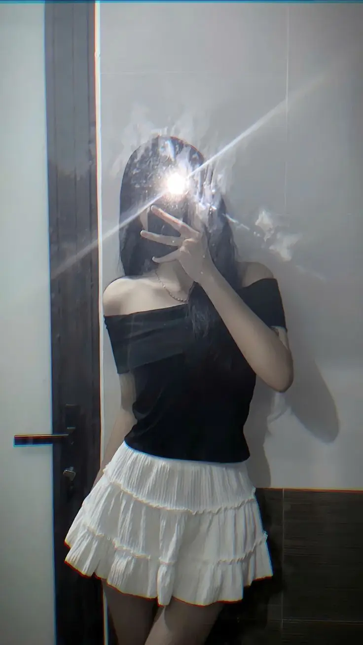 Hình con gái che mặt duyên dáng 27
