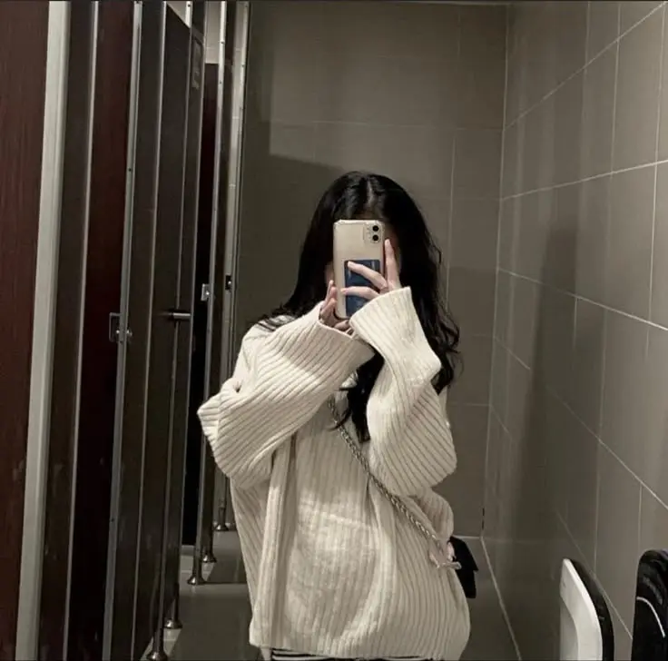 Hình con gái che mặt duyên dáng 52