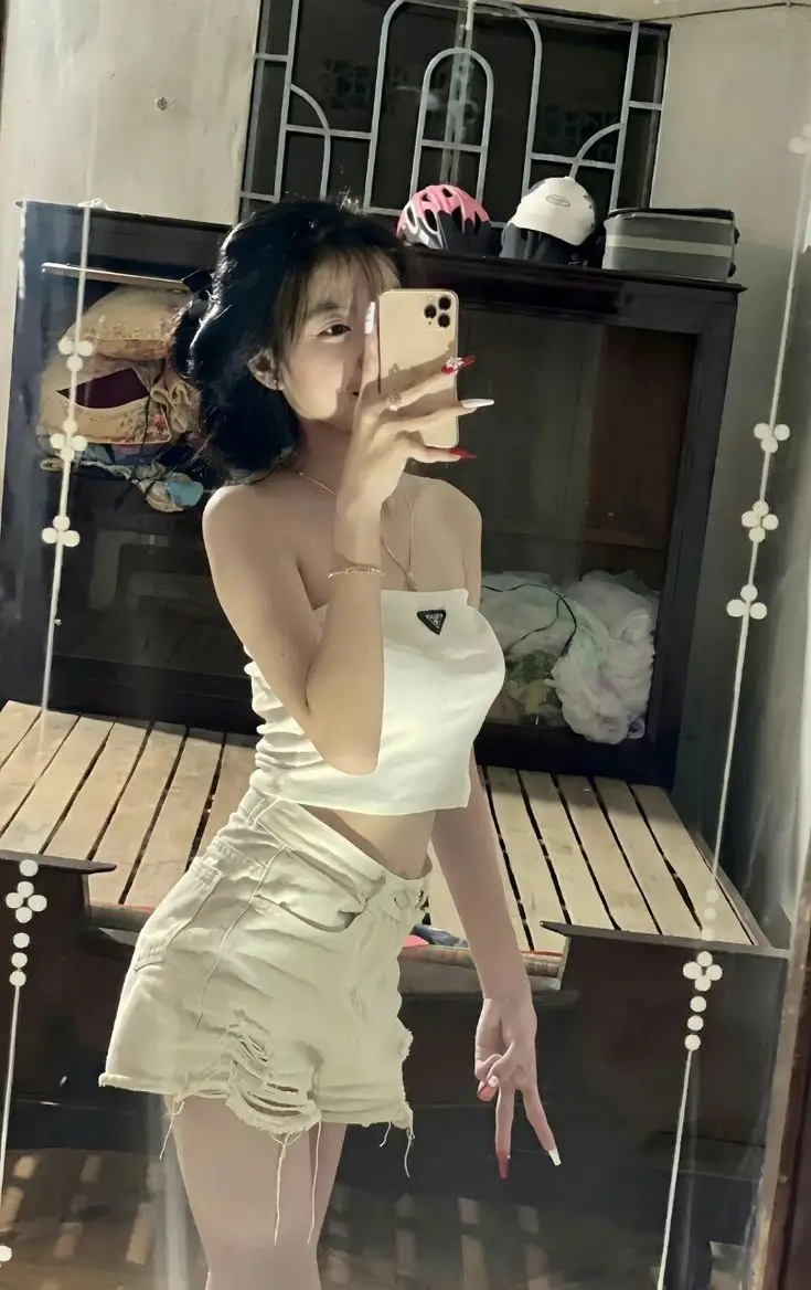 Hình Gái Xinh Khoe Lồn Gợi Cảm 34