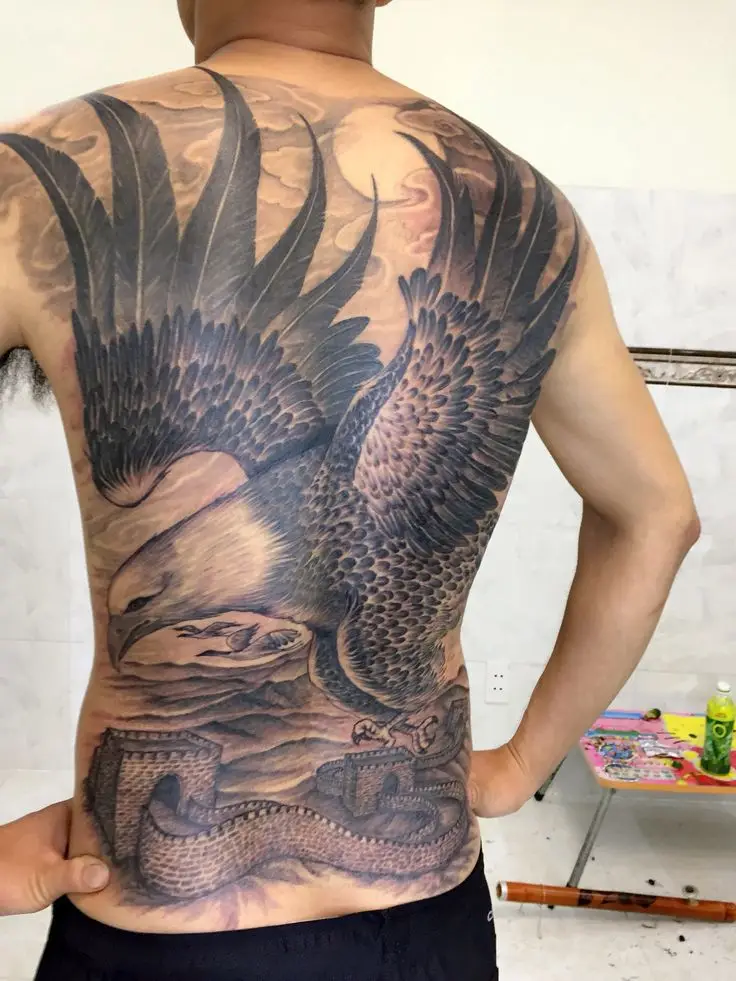 Hình Xăm Đại Bàng Sau Lưng: Sự Mạnh Mẽ Và Ý Nghĩa 2