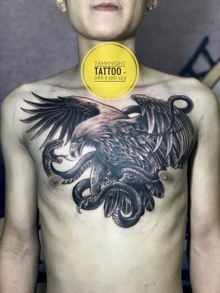 Hình Xăm Đại Bàng Trước Ngực: Biểu Tượng Của Sự Quy Quyết 6
