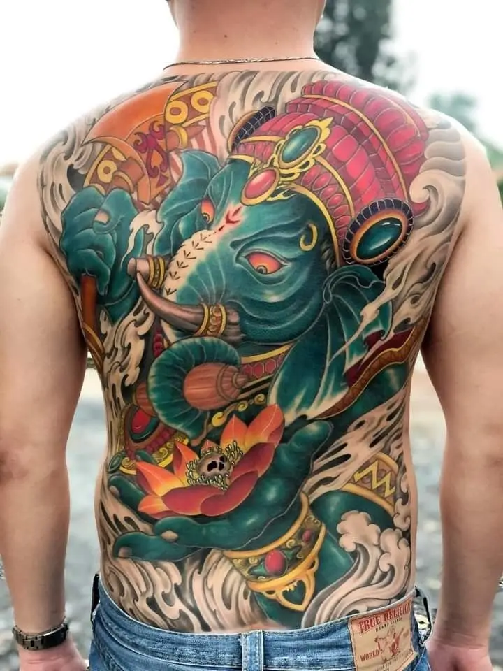 Hình Xăm Bích Lưng Nữ: Vẻ Đẹp Quyến Rũ Và Bí Ẩn 34