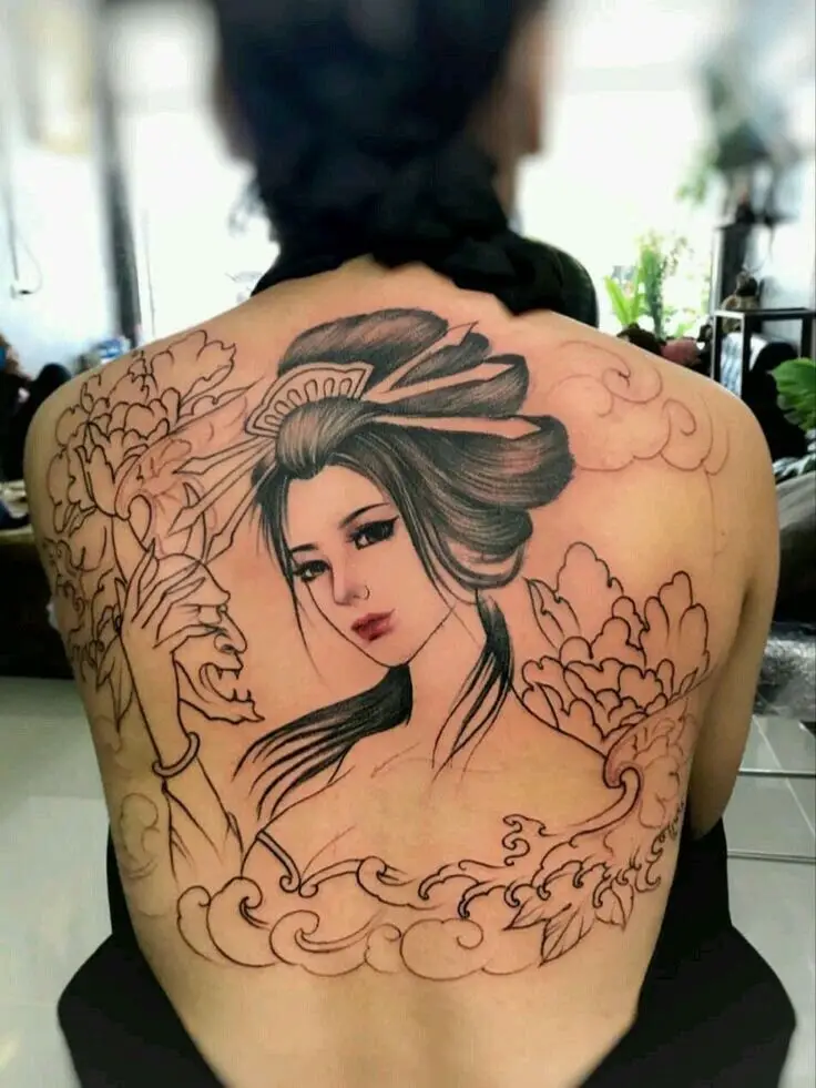 Hình Xăm Bích Lưng Nữ: Vẻ Đẹp Quyến Rũ Và Bí Ẩn 36