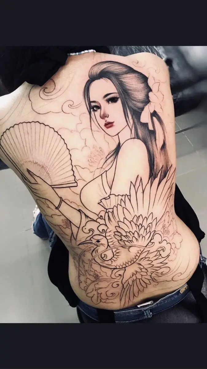 Hình Xăm Bích Lưng Nữ: Vẻ Đẹp Quyến Rũ Và Bí Ẩn 74